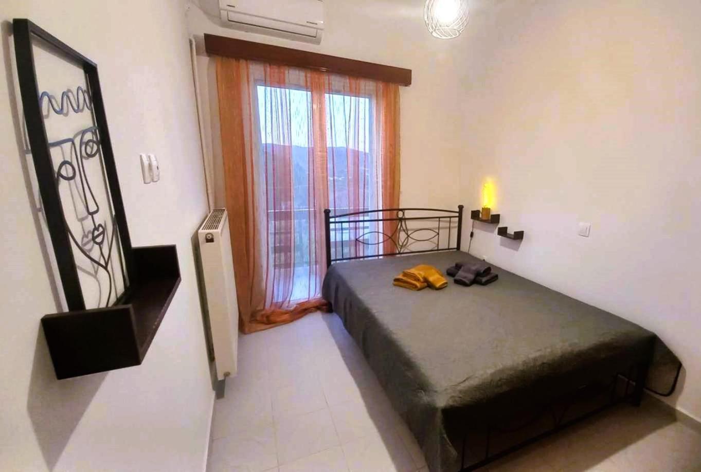 Apartamento Triζin Galatás Exterior foto