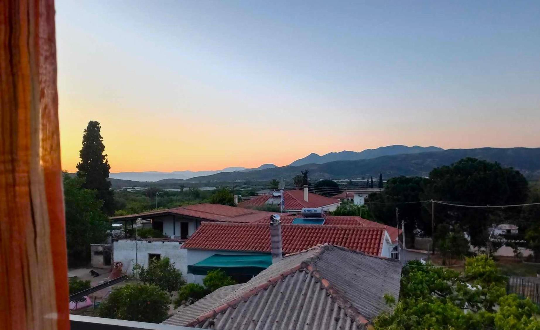 Apartamento Triζin Galatás Exterior foto
